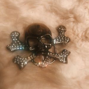 Skull and crossbones rhinestone belt buckle